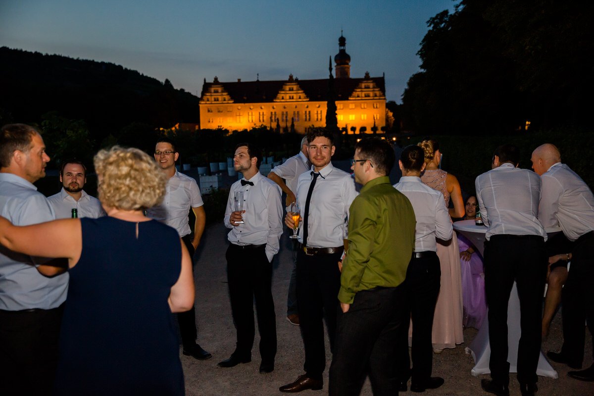 Hochzeitsfeier nachts im Schloss 