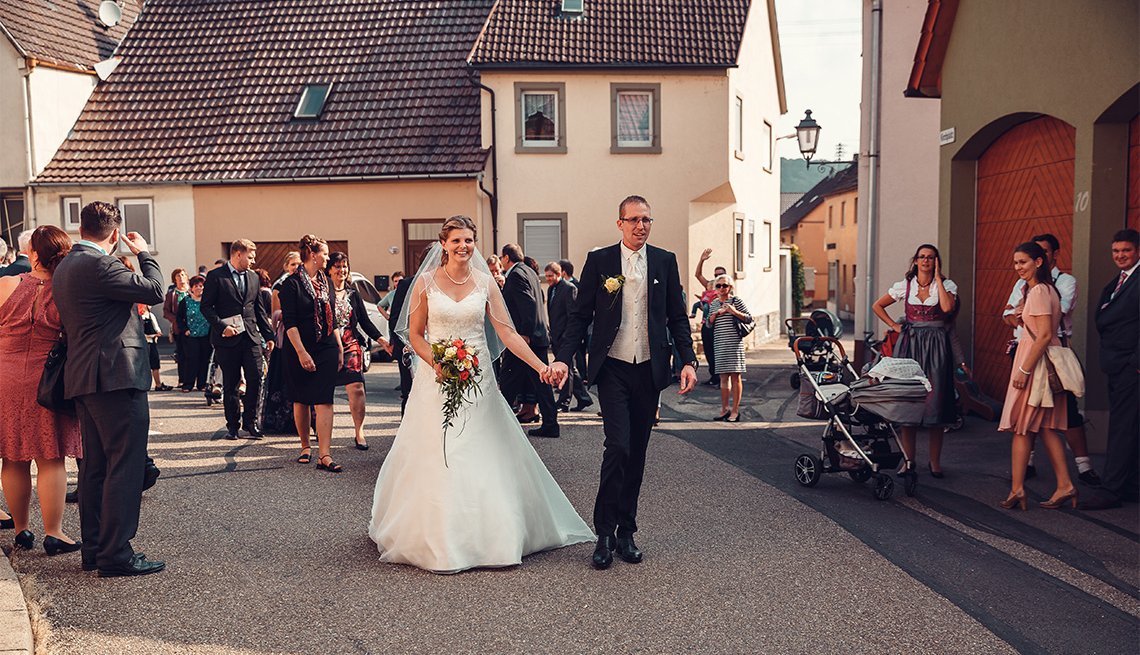 Traditioneller Brautzug in Röttingen
